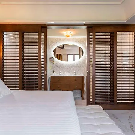 Santa Catalina A Royal Hideaway