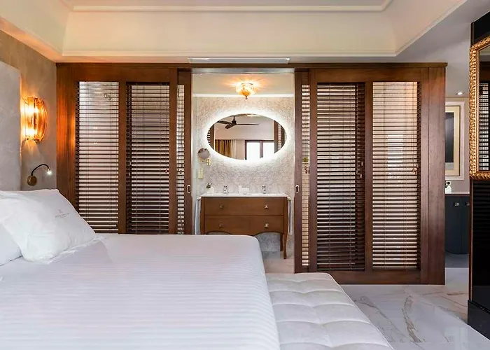 Santa Catalina A Royal Hideaway