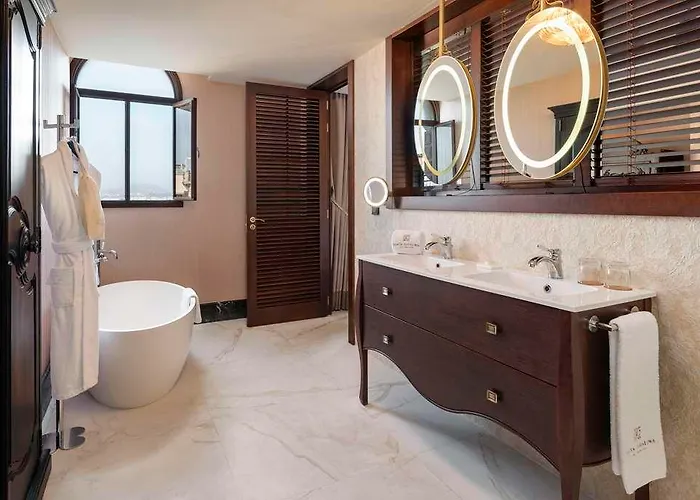 Santa Catalina A Royal Hideaway