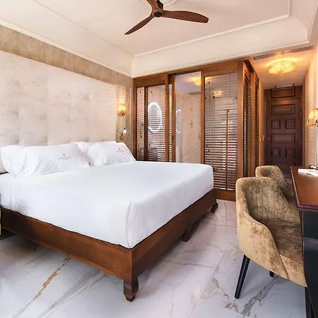 Santa Catalina A Royal Hideaway